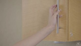 《武汉中学教室门》欧美片-正版视频在线播放-家园影视